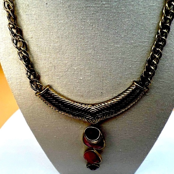 Vintage Gold Tone Necklace With Red Acrylic Drops & Chevron Pattern. N19 - Picture 3 of 9